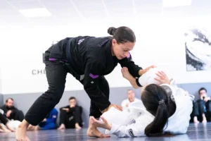 Coach Rose und ihre Assistentin im BJJ DOJO Berlin, 2025. Foto: Photo Blackbelt.