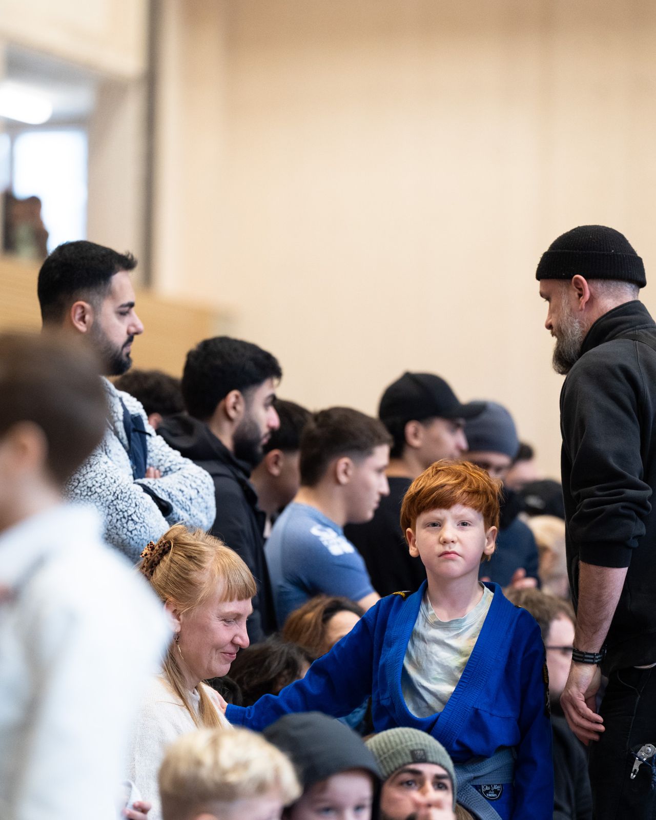 Eltern und Kinder fiebern beim Turnier mit. Foto: Photo Blackbelt.