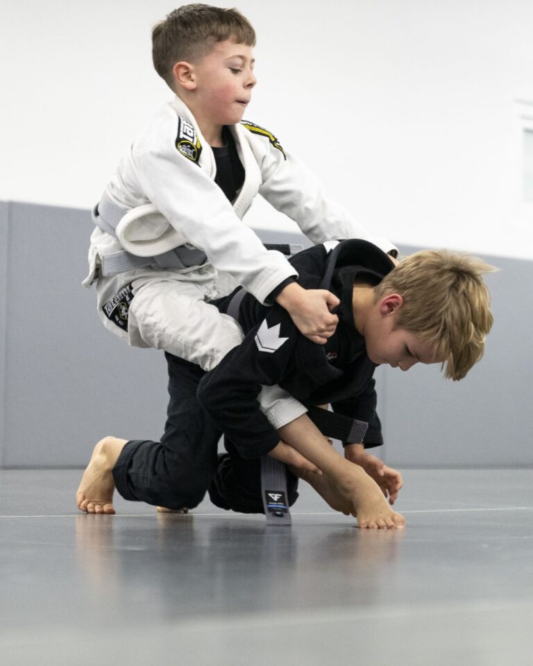 Kinder üben BJJ-Technik im BJJ DOJO Berlin-Kreuzberg. Foto: Photo Blackbelt.