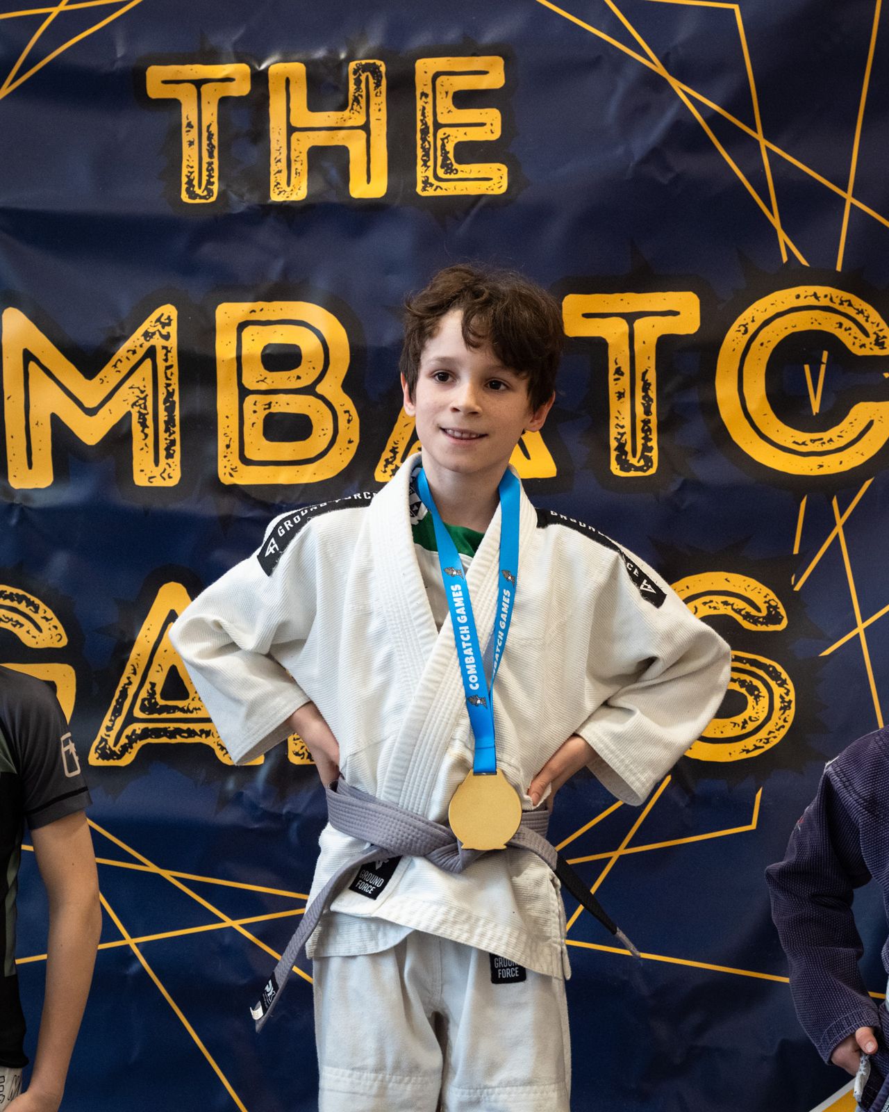 Stolz mit Goldmedaille: Kind vom BJJ DOJO Berlin bei den Combatch Games. Foto: Photo Blackbelt.